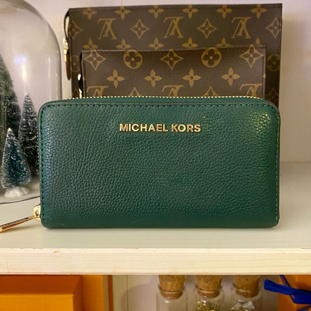 NWOT Michael Kors Continental Zip Wallet